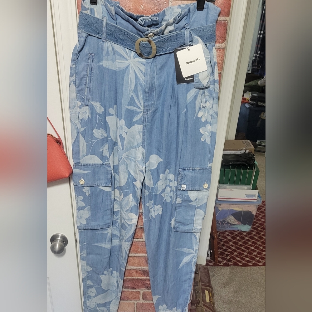 Desigual Floral Tencel cargo jeans size Large. NWT
